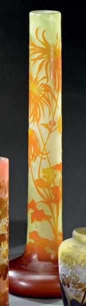 Établissements GALLÉ (1904-1936) Chrysanthèmes du Japon
Important vase oignon, la...