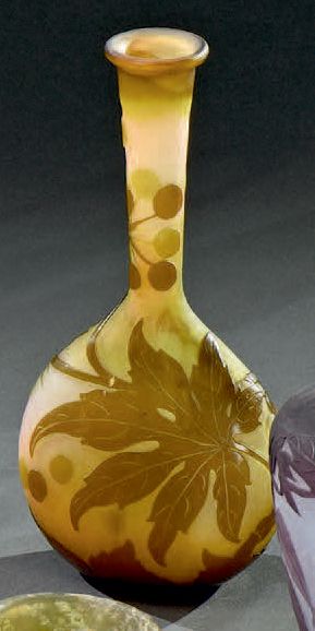 Établissements GALLÉ (1904-1936) Aralias du Japon
Vase soliflore, la panse piriforme...