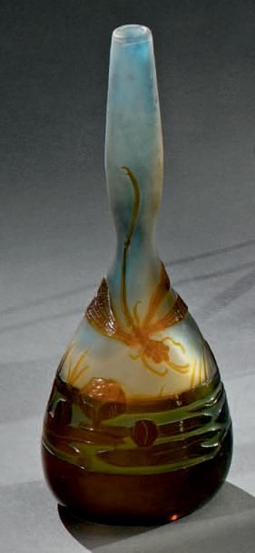 Établissements GALLÉ (1904-1936) Vol d'une libellule au-dessus d'un marais
Vase soliflore...