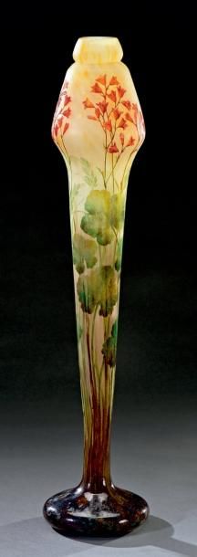 DAUM Nancy Heuchères (Désespoir du peintre)
Très haut vase en fuseau renflé.
Épreuve...