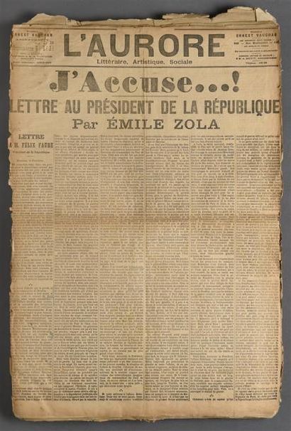 1898 - AFFAIRE DREYFUS Très grand cahier (30 x 40 cm) dans lequel sont collés des...