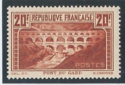 France N°262A Pont du Gard 20 Fr chaudron type I neuf * *.
Cote 575 €.
