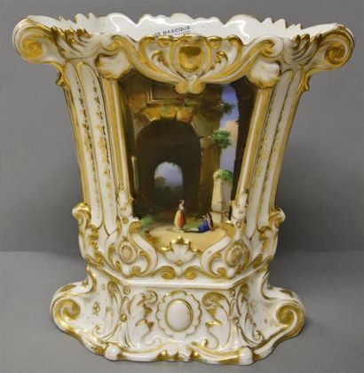 Céramique - Faïence - Porcelaine Vase en porcelaine de Paris blanche et or à décor...
