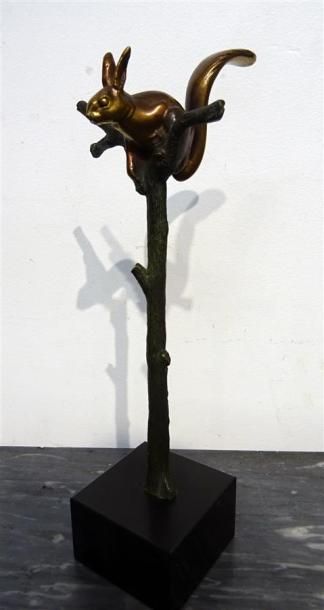 Sculptures des XIXe et XXe siècles RISCHMANN*** Ecureuil sur une branche Bronze à...
