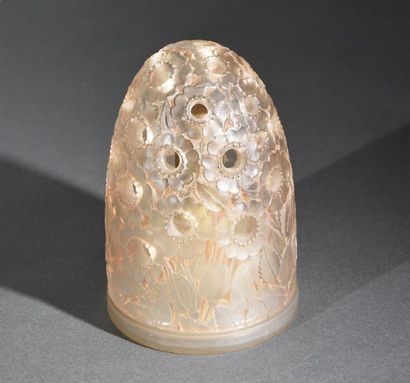OBJETS D'ART René LALIQUE (1860 -1945)
Lampe berger, modèle "bouton d'or" en verre...