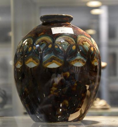 Arts décoratifs du XXe siècle Camille THARAUD (1878-1956) Vase ovoïde à décor de...