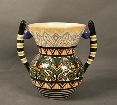 Céramique - Faïence - Porcelaine Paul FOUILLEN (1899-1958) Quimper Vase bulbe à deux...