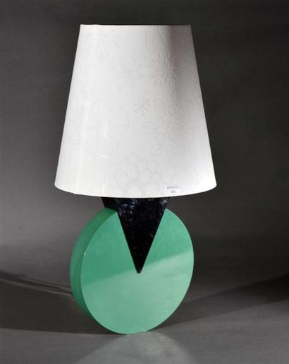 DESIGN Dans le goût de MEMPHIS Pied de lampe circulaire laquée verte et noir H. 36...