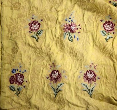 Archives textiles - Etoffes - Papiers peints Lot de paires de rideaux et embrases...