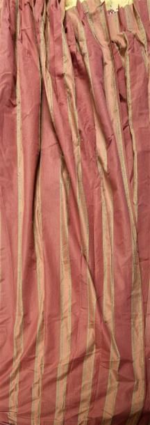 Archives textiles - Etoffes - Papiers peints Lot de paires de rideaux et embrases...