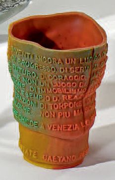 Gaetano PESCE (né en 1939) - Édition Florian Venezia Vase en plastique multicolore...