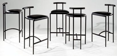Rodney KINSMAN (né en 1943) Cinq chaises de bar modèle «Tokyo», structure en métal...