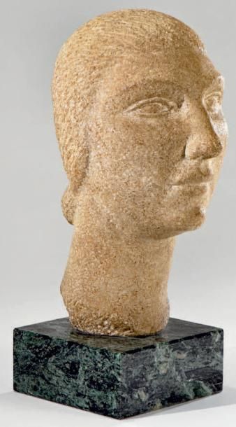 Georges SALENDRE (1890-1985) Tête de jeune femme aux cheveux noués en chignon
Sculpture...