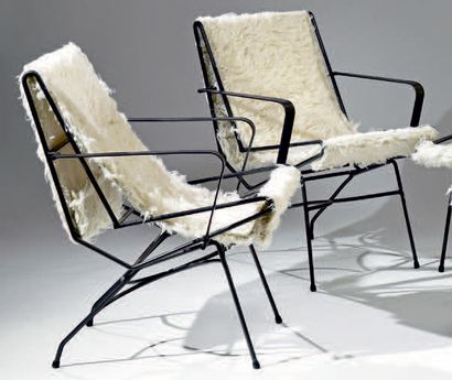 Travail des années 1960, dans le goût de Mathieu MATEGOT Paire de fauteuils à structure...