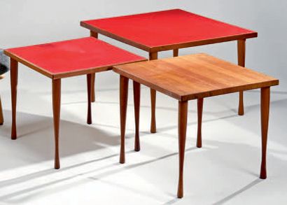 Hans C. ANDERSEN (XXe siècle) Suite de deux tables basses à plateau carré, l'un plaqué...