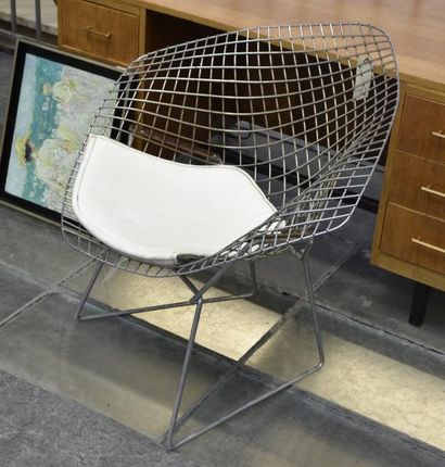 Harry BERTOÏA (1915-1978) Fauteuil modèle «Diamant», assise en résille de métal chromé,...