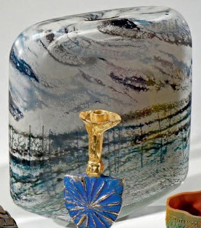 Francis BEGOU (XXe siècle) Grand vase plat en verre soufflé multicolore
Signé et...