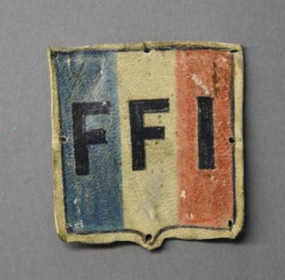 Armes - Décorations - Militaria FRANCE Insigne FFI Ecu en cuir peint, trous de fixations....