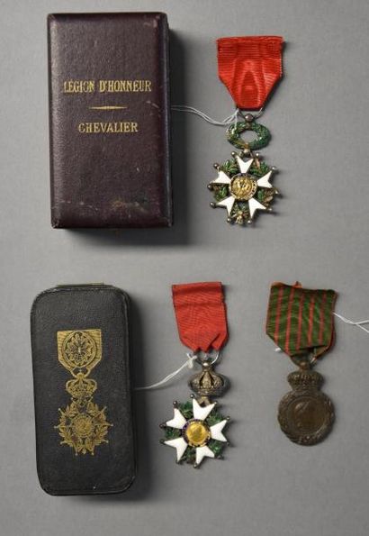 Armes - Décorations - Militaria FRANCE Lot de médailles comprenant : Une Légion d'Honneur...