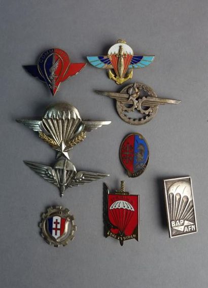 Armes - Décorations - Militaria FRANCE Lot de neuf insignes différents du 92e RI...