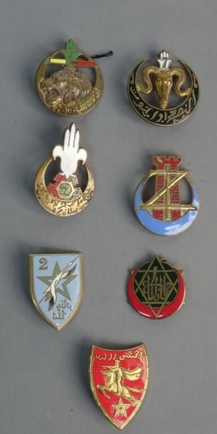 Armes - Décorations - Militaria FRANCE Lot de sept insignes sur le thème de l'armée...