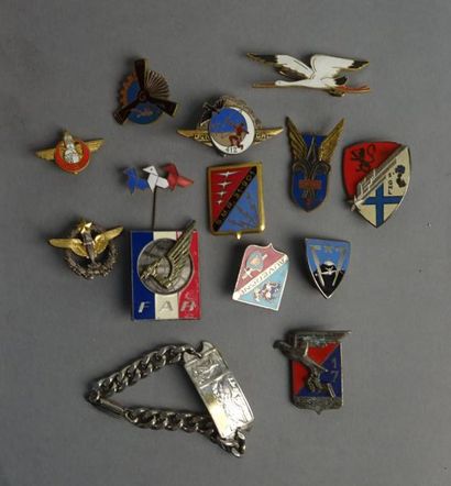 Armes - Décorations - Militaria FRANCE Lot de treize insignes armée de l'Air 