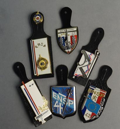 Armes - Décorations - Militaria FRANCE Six insignes de promotions commissaires de...