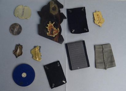 Armes - Décorations - Militaria FRANCE Lot d'insignes et de souvenirs d'un soldat...