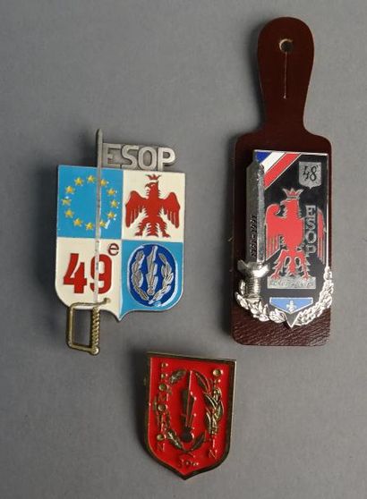 Armes - Décorations - Militaria FRANCE Lot de trois insignes de promotions d'officiers...