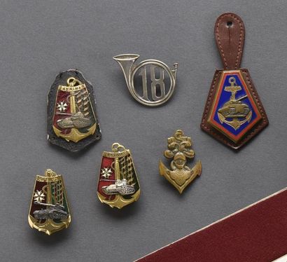 Armes - Décorations - Militaria FRANCE
Lot de six insignes régimentaires divers,...