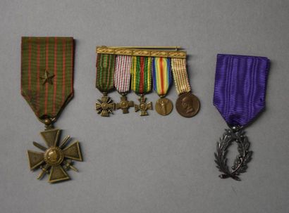 Armes - Décorations - Militaria FRANCE Portée de médailles comprenant cinq miniatures...