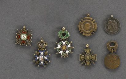 Monnaies - Médailles - Sceaux FRANCE & DIVERS Lot de sept décorations miniatures...