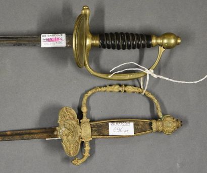 Armes - Décorations - Militaria FRANCE Lot de deux épées XIXe siècle sans fourreaux...