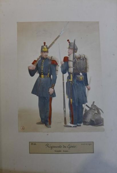 Armes - Décorations - Militaria "Album photographique des uniformes de l'armée française...
