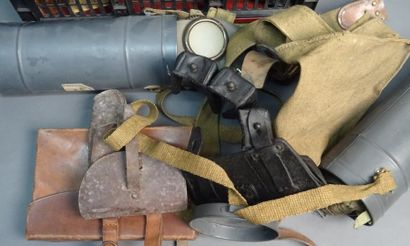 Armes - Décorations - Militaria FRANCE & DIVERS Buffleterie, masques à gaz, étuis...