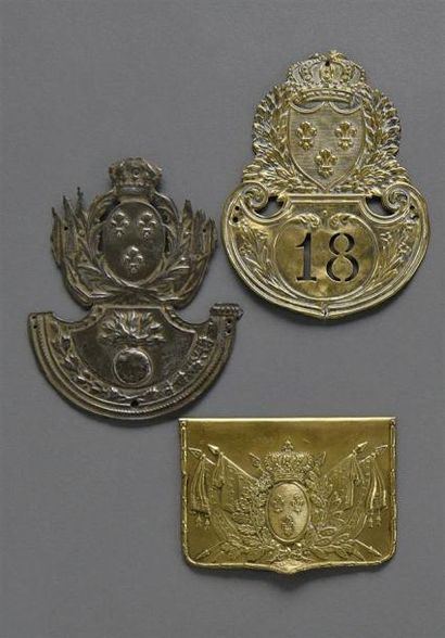 Armes - Décorations - Militaria FRANCE Lot de deux plaques de shako modèle 1861,...
