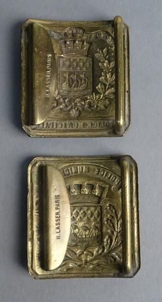 Armes - Décorations - Militaria FRANCE Deux plaques de ceinturon laiton Police Municipale...