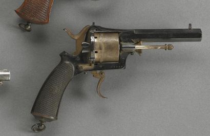 Armes - Décorations - Militaria BELGIQUE Revolver à broche, système Bayet, calibre...