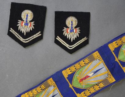 Armes - Décorations - Militaria FRANCE Paire de pattes de cols de la garde du maréchal...