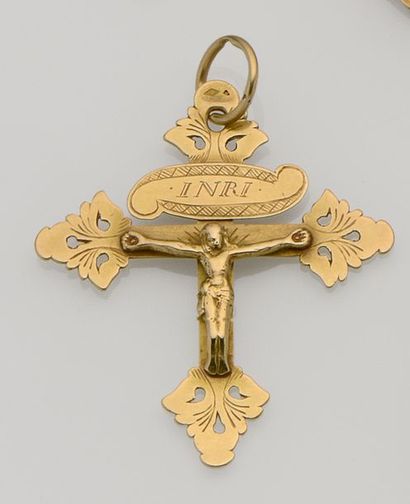 null Grande croix grille de Chambéry en or jaune 18K (750/°°) ciselé, ornée du Christ...