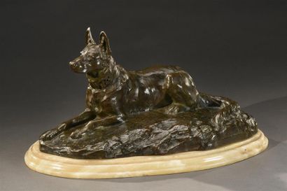 null Jean JOIRE (1862-1950) Berger allemand couché Bronze à patine brune, signé,...