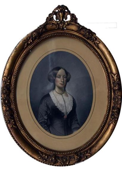 null Ecole FRANCAISE du XIXe siècle Portrait de jeune femme Pastel et gouache ovale,...