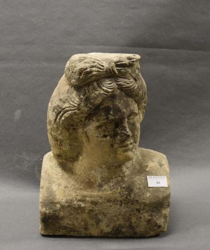 null Buste de femme "en Hermès" en pierre calcaire, élément d'un ensemble décoratif...