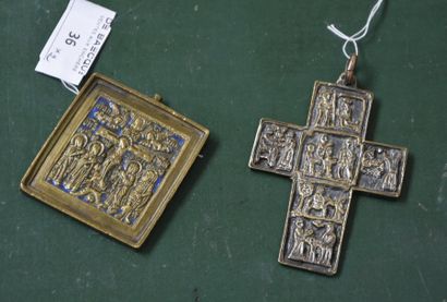 null Crucifixion. Petite icône de voyage russe en bronze, en partie émaillé H. 5,5...