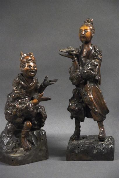 null CHINE - Début du XXe siècle Deux personnages en racine et bois sculpté, l'un...