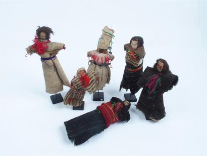 null Collection de six poupées Amérique du Sud H. 13 cm à 22 cm AES Ensemble de six...