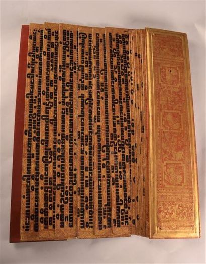 null BIRMANIE - Fin du XIXe siècle Livre de prière H. 50 cm - L. 12 cm 