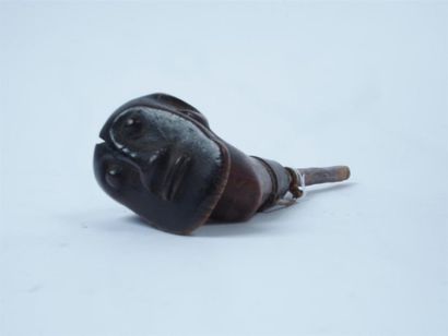 null Pipe Naga, province de l'Assam, Inde Bois et bambou, le fourneau représente...