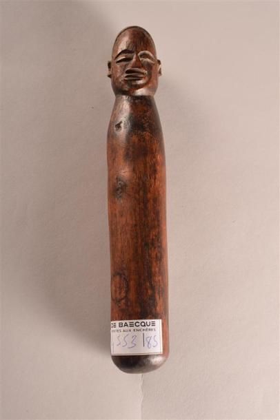 null Pilon en bois sculpté représentant une tête d'homme L. 21 cm