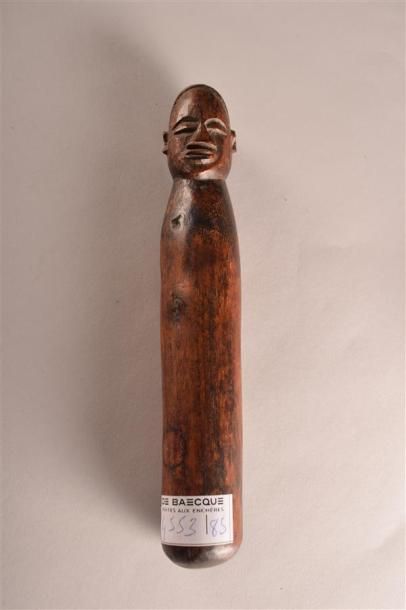 null Pilon en bois sculpté représentant une tête d'homme L. 21 cm